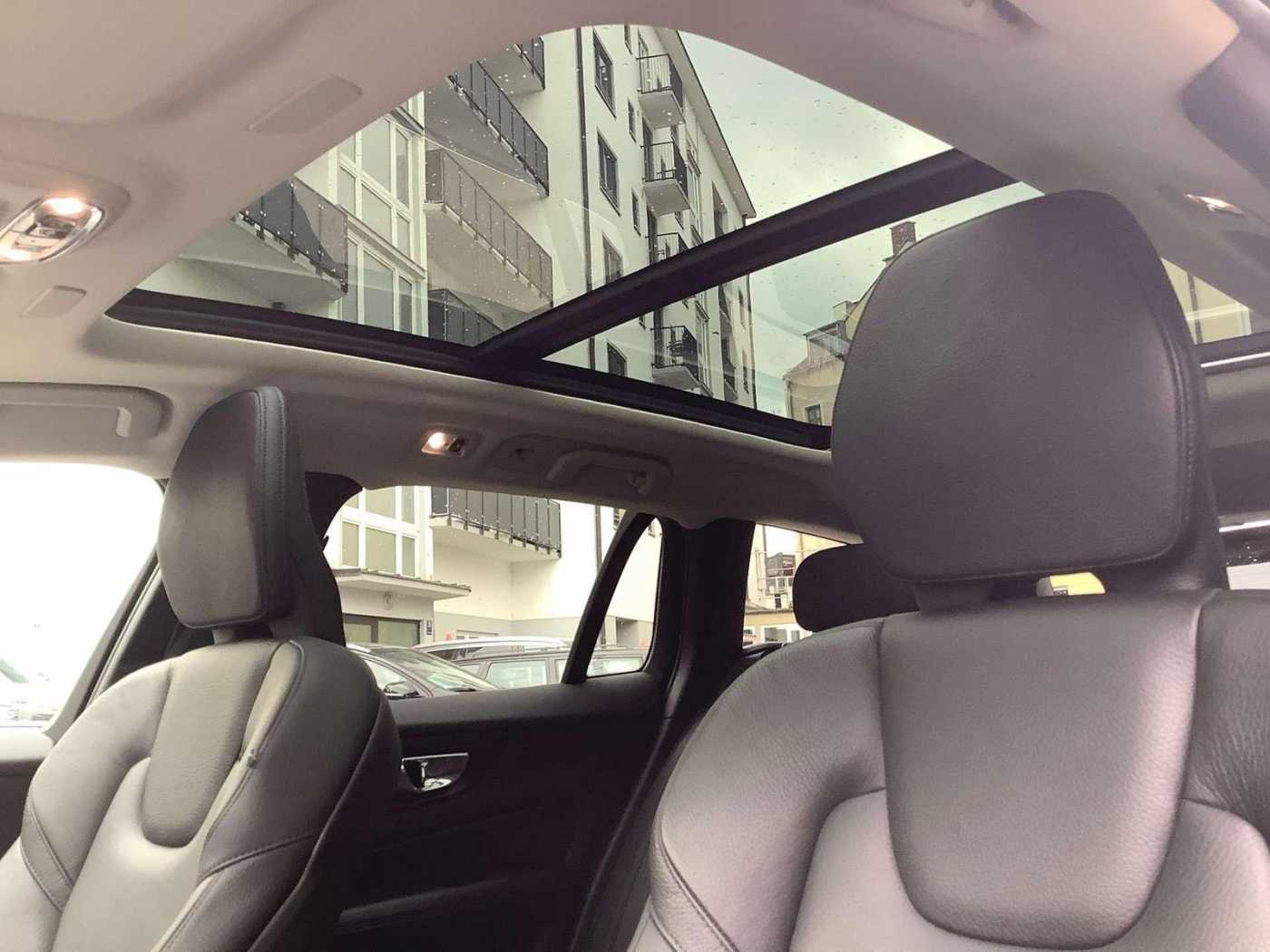 Volvo  Core Plug-In Hybrid AWD