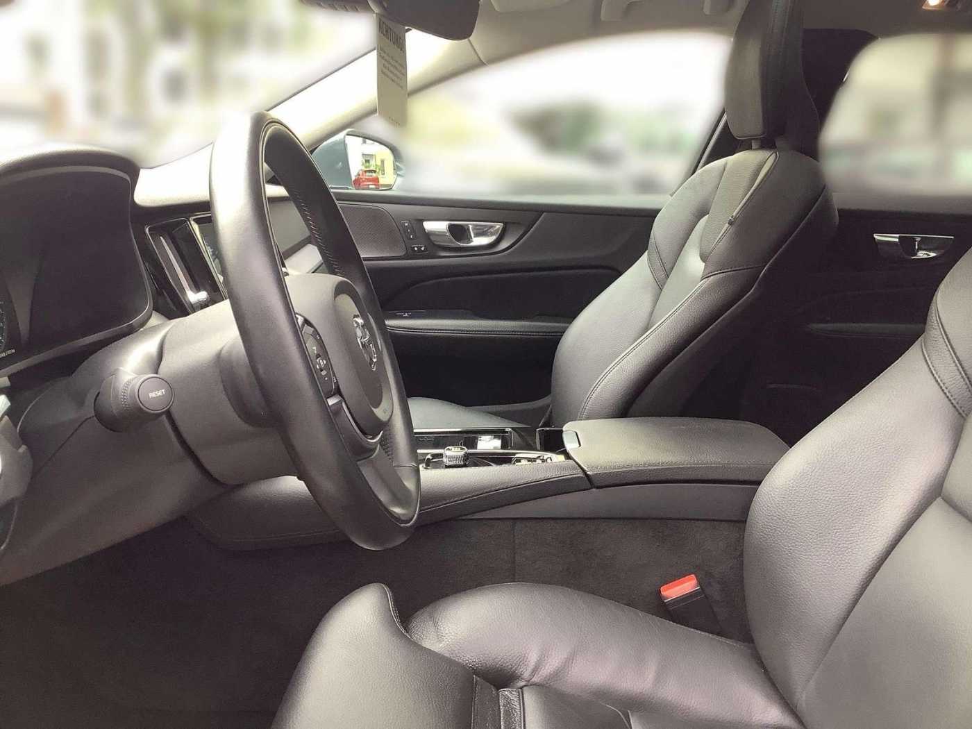 Volvo  Core Plug-In Hybrid AWD