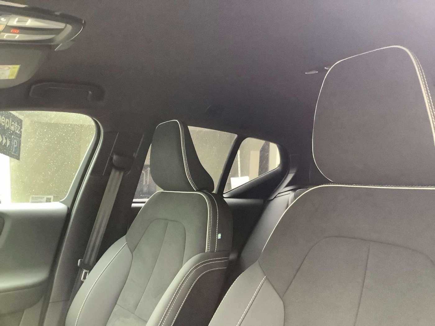 Volvo  B3 FWD Plus Dark