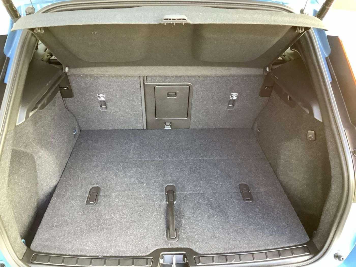 Volvo  Plus Dark 2WD