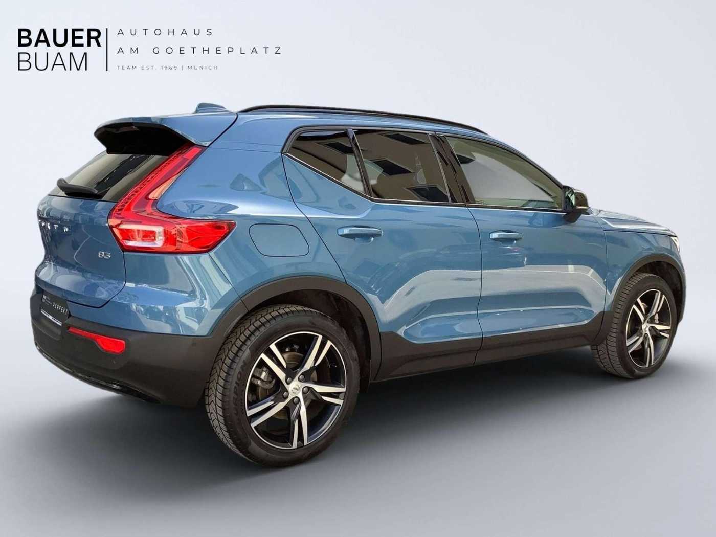 Volvo  Plus Dark 2WD