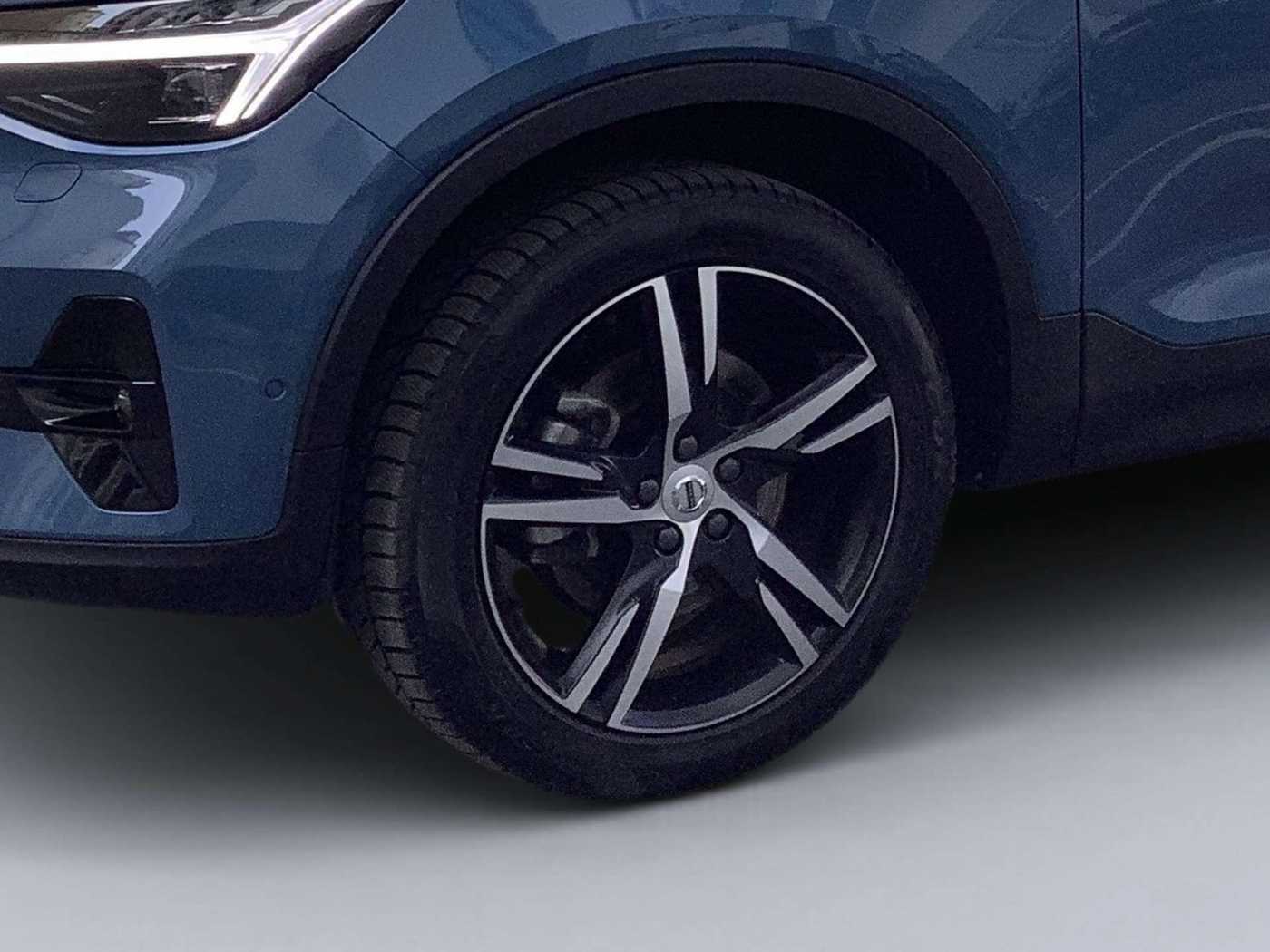 Volvo  Plus Dark 2WD