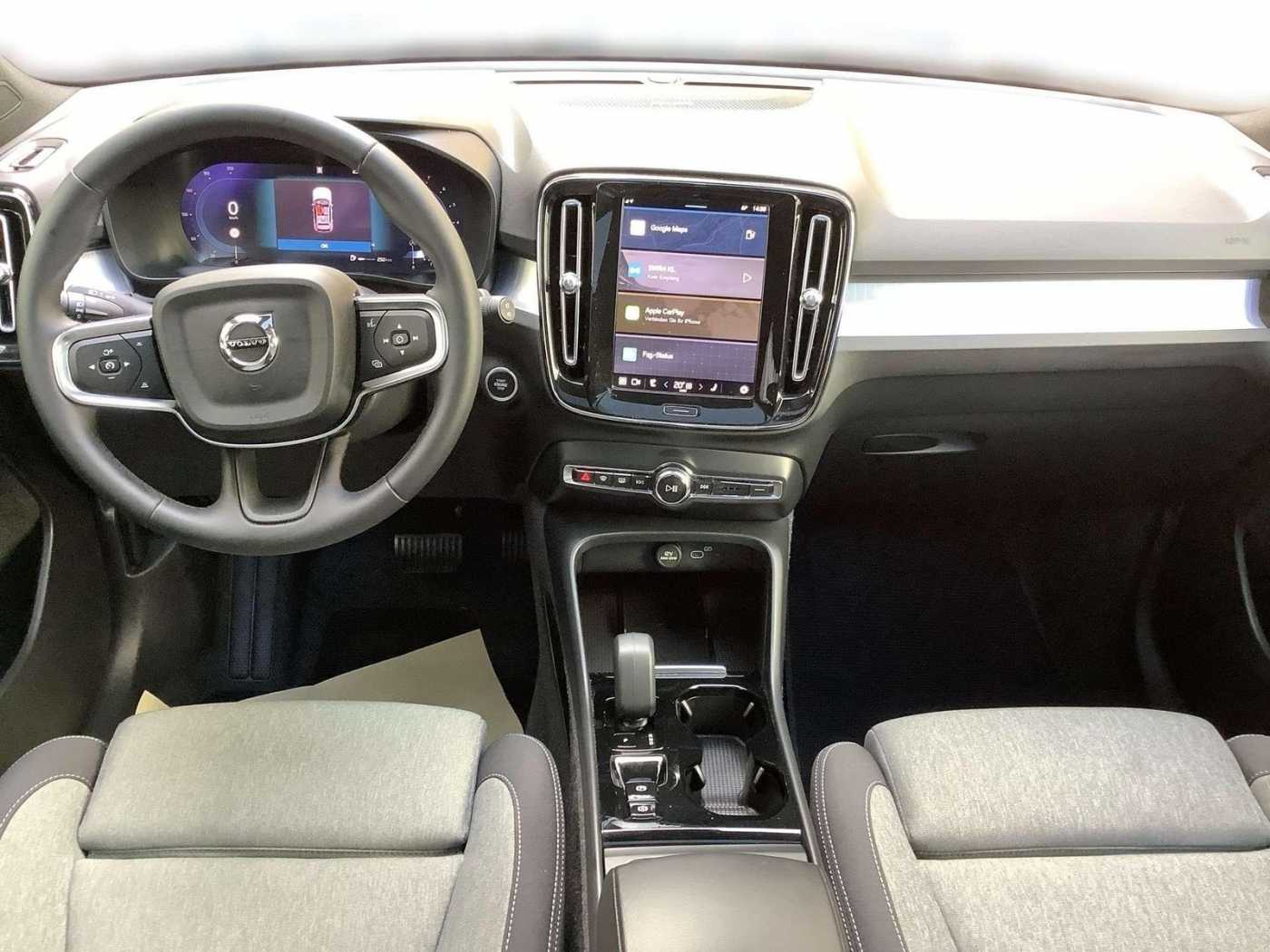 Volvo  Plus Dark 2WD