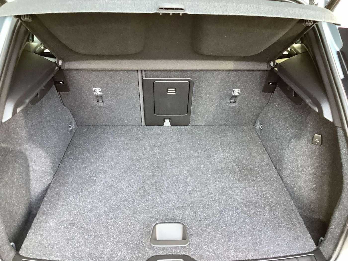 Volvo  Core Plug-In Hybrid 2WD