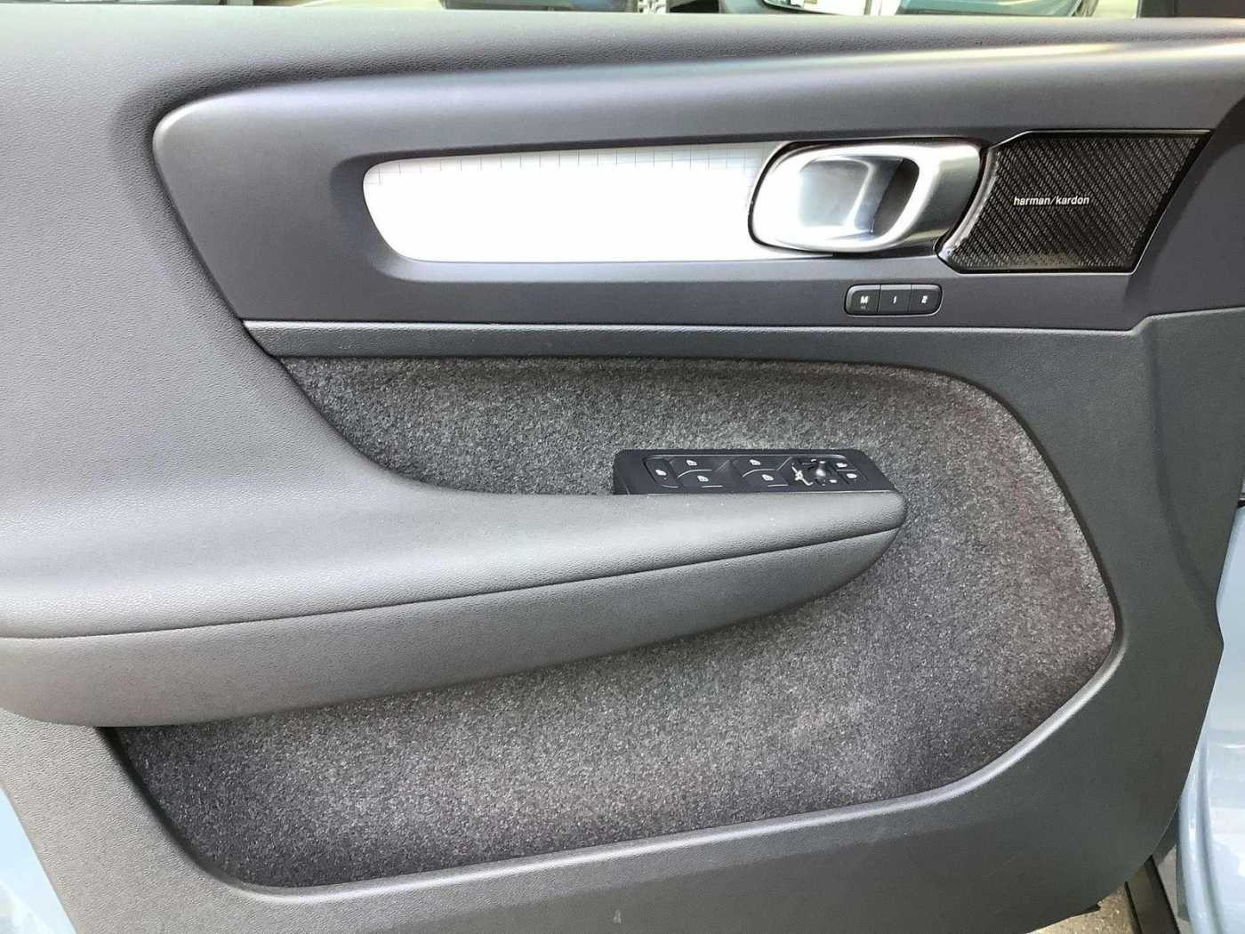Volvo  Core Plug-In Hybrid 2WD