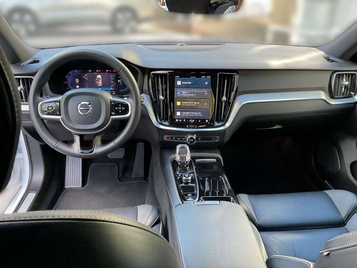 Volvo  Plus Dark Recharge Plug-In Hybrid AWD
