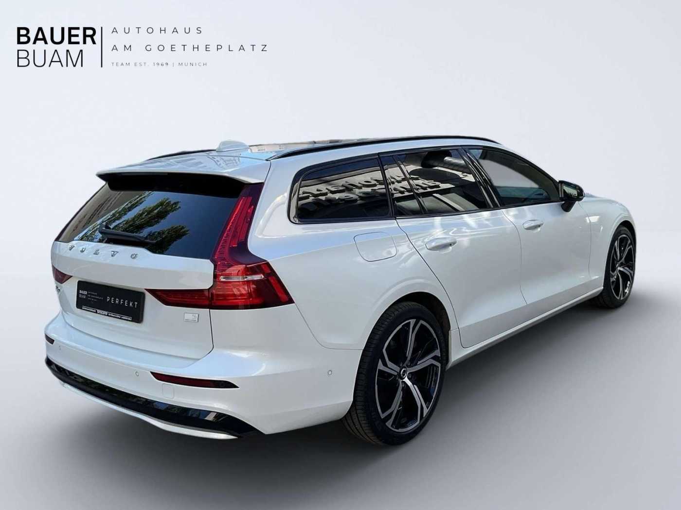 Volvo  Plus Dark Recharge Plug-In Hybrid AWD
