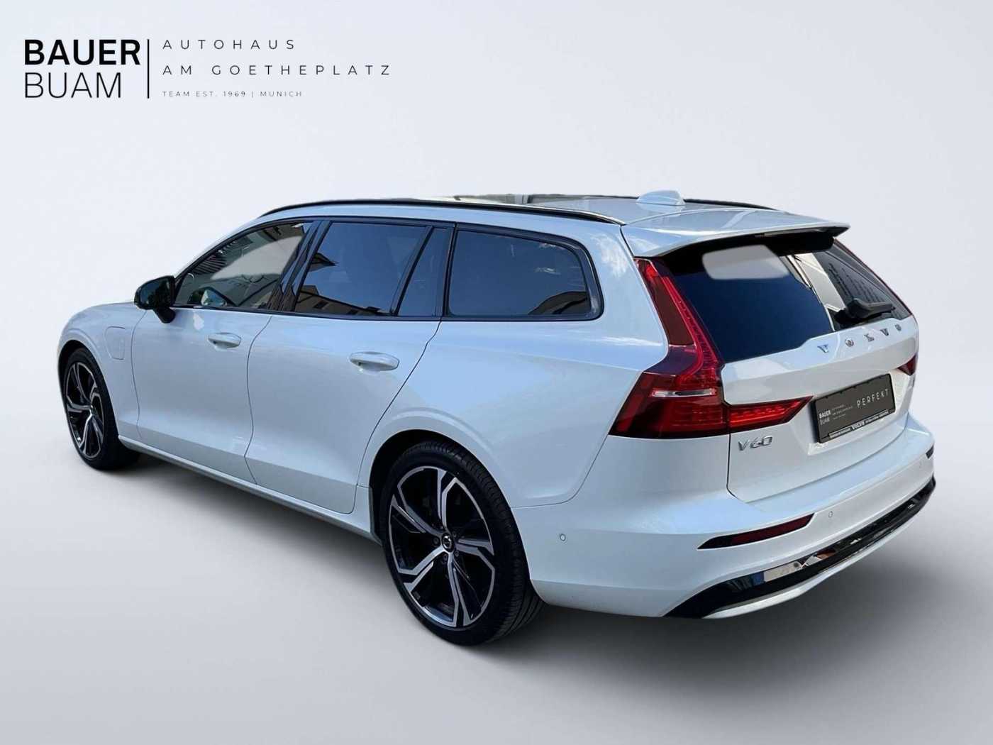 Volvo  Plus Dark Recharge Plug-In Hybrid AWD