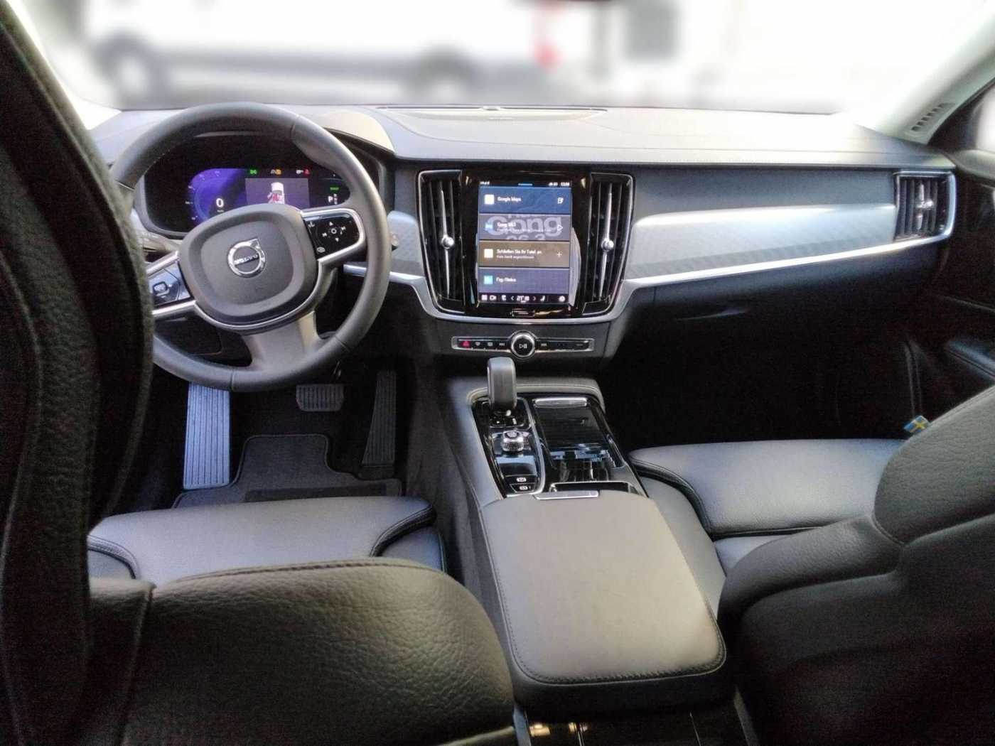 Volvo  Plus Dark Recharge Plug-In Hybrid AWD