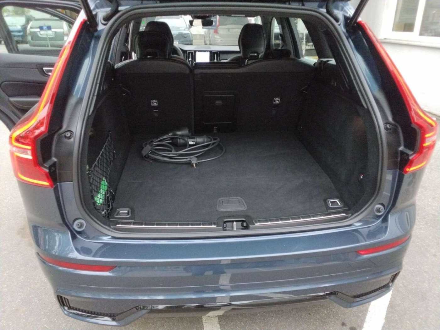 Volvo  R Design Recharge Plug-In Hybrid AWD