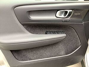 Volvo  B3 FWD Plus Dark