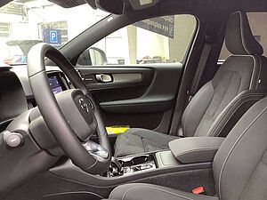 Volvo  B3 FWD Plus Dark