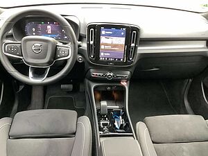Volvo  B3 FWD Plus Dark
