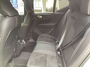 Volvo  B3 FWD Plus Dark