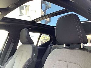 Volvo  Plus Dark 2WD