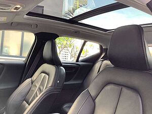 Volvo  Core Plug-In Hybrid 2WD