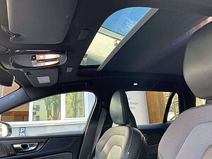Volvo  Plus Dark Recharge Plug-In Hybrid AWD