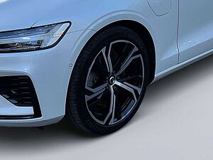 Volvo  Plus Dark Recharge Plug-In Hybrid AWD