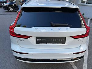 Volvo  Plus Dark Recharge Plug-In Hybrid AWD