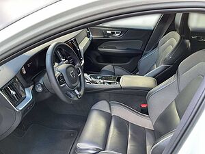 Volvo  Plus Dark Recharge Plug-In Hybrid AWD