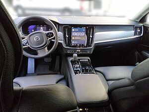 Volvo  Plus Dark Recharge Plug-In Hybrid AWD