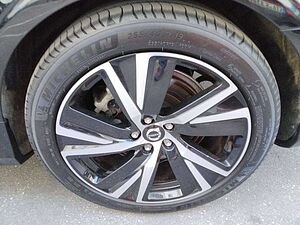 Volvo  Plus Dark Recharge Plug-In Hybrid AWD