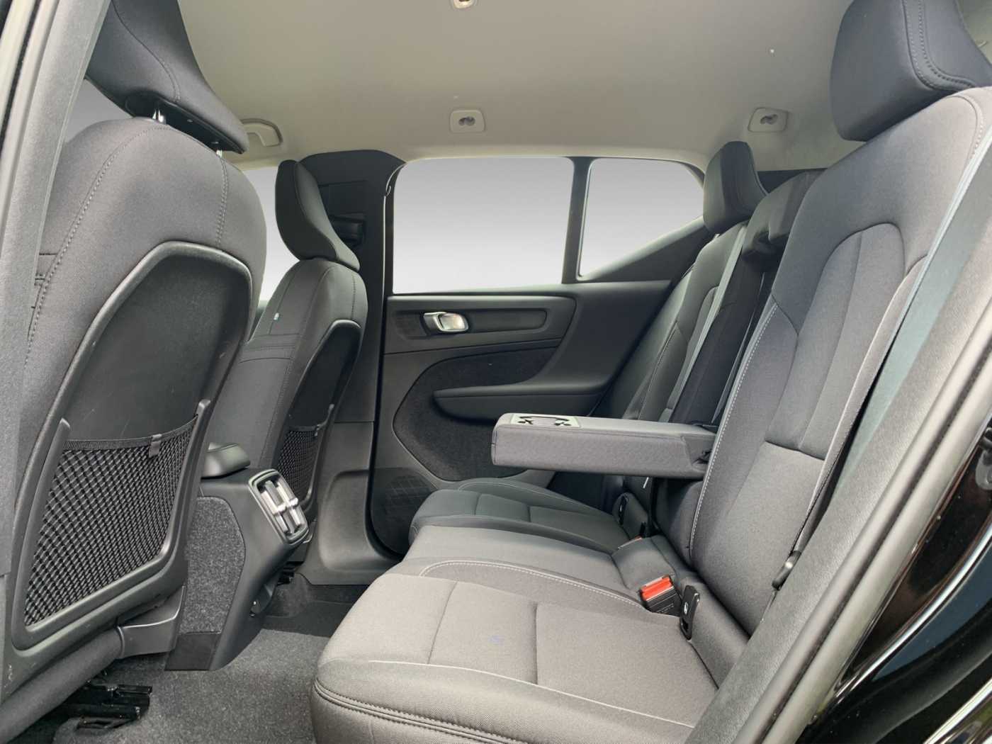 Volvo  T2 Momentum Pro+Voll-LED+Harman Kardon+AHK+
