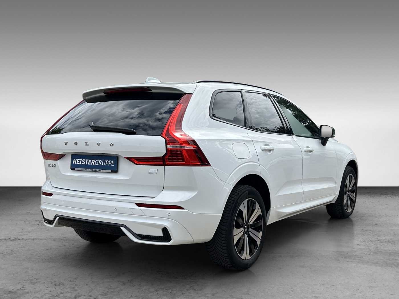 Volvo  T6 Plus Dark AWD+H/K+LED+StandHZG
