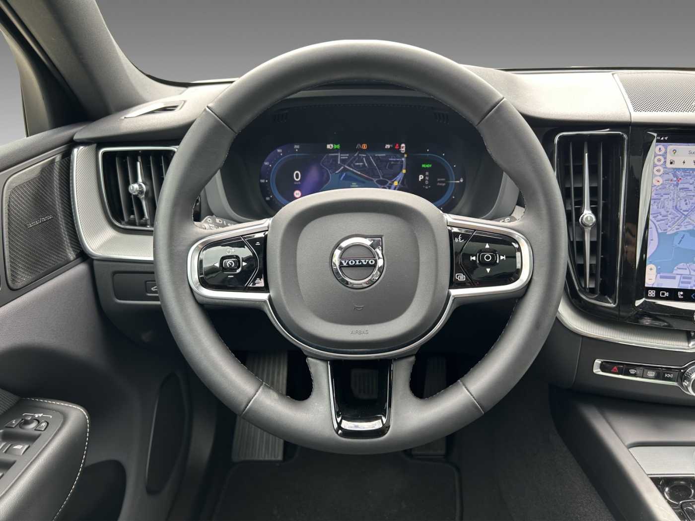 Volvo  T6 Plus Dark AWD+H/K+LED+StandHZG