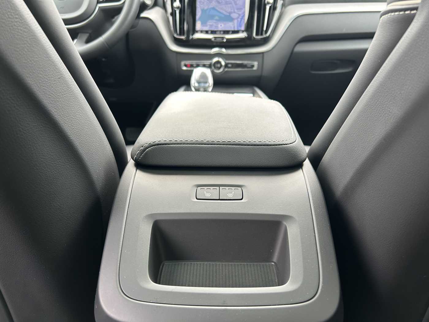 Volvo  T6 Plus Dark AWD+H/K+LED+StandHZG