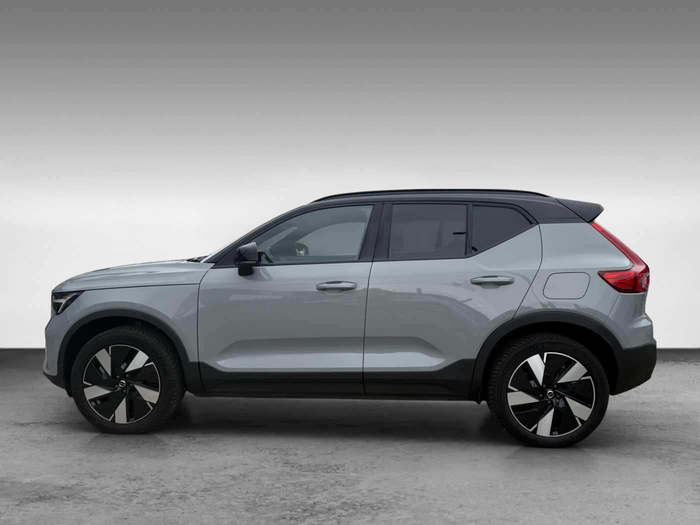 Volvo  Pure Electric Single Motor Plus+Pilot Assist+BLIS+Keyless