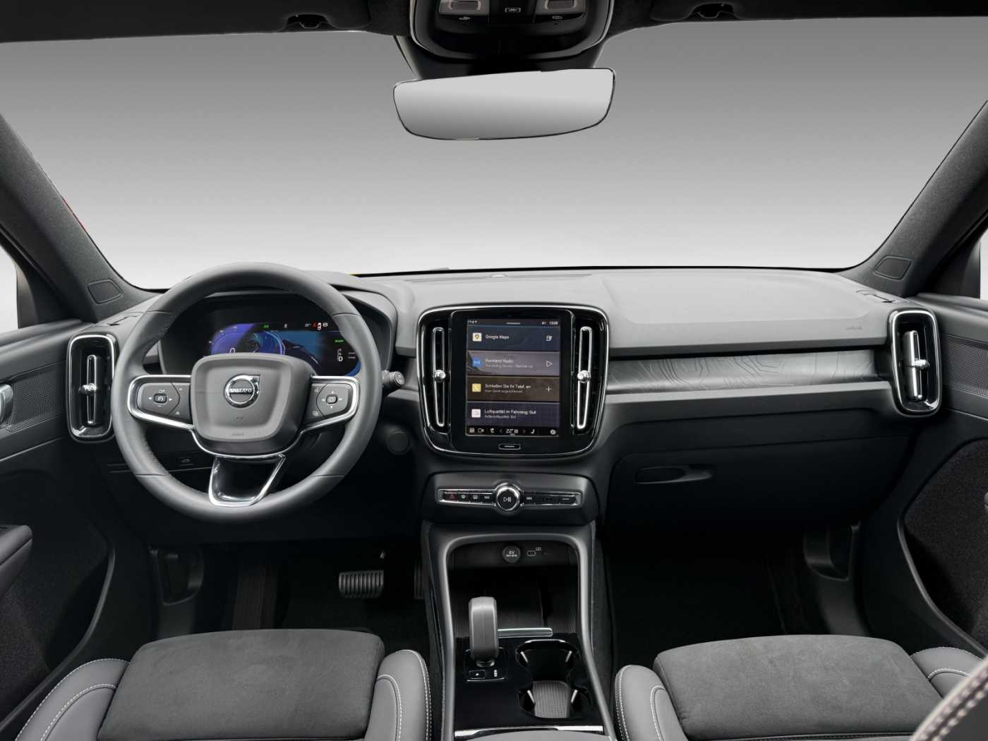 Volvo  Pure Electric Single Motor Plus+Pilot Assist+BLIS+Keyless