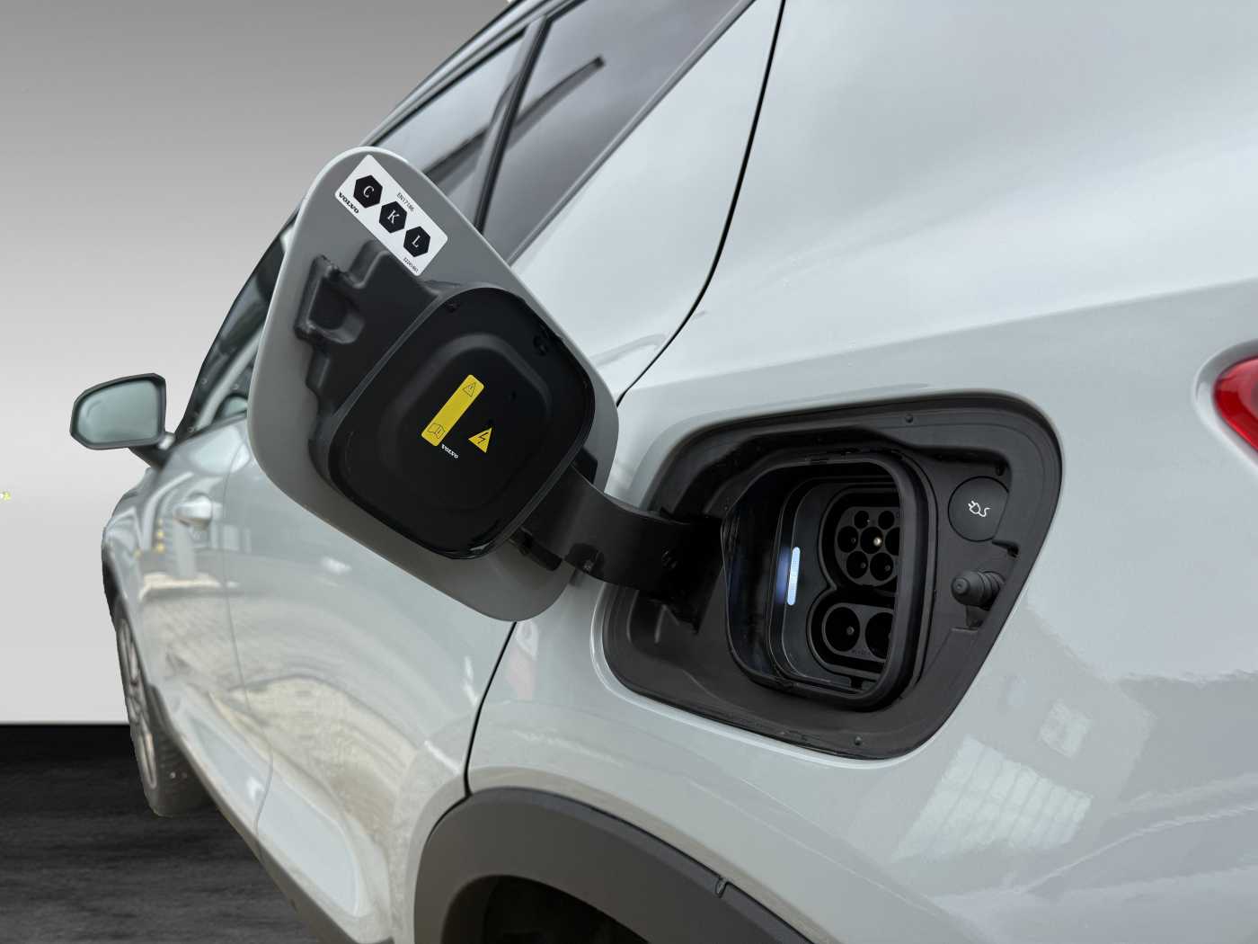 Volvo  Pure Electric Single Motor Plus+Pilot Assist+BLIS+Keyless