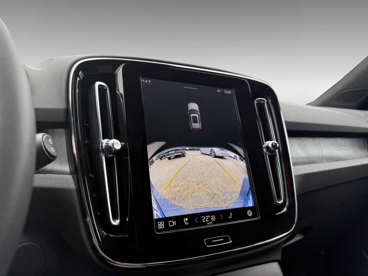 Volvo  Pure Electric Single Motor Plus+Pilot Assist+BLIS+Keyless