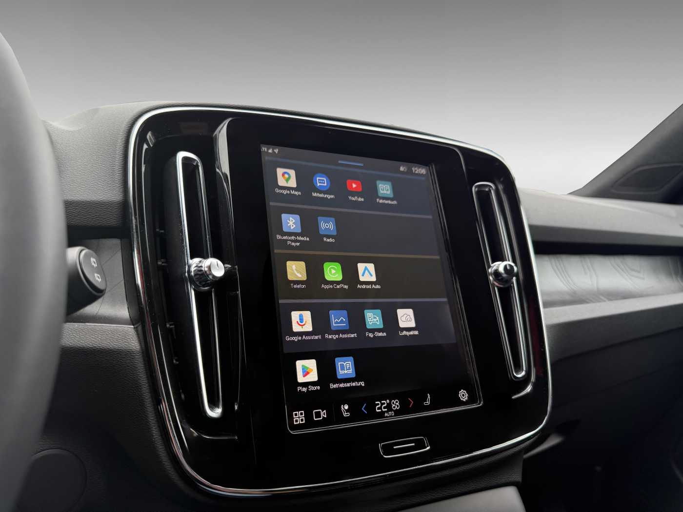 Volvo  Pure Electric Single Motor Plus+Pilot Assist+BLIS+Keyless