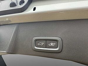 Volvo  Pure Electric Single Motor Plus+Pilot Assist+BLIS+Keyless