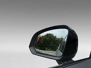 Volvo  Pure Electric Single Motor Plus+Pilot Assist+BLIS+Keyless