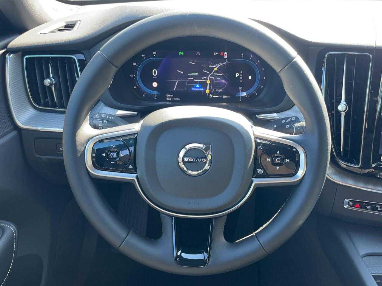 Volvo  XC 60 Plus Dark AWD Bluetooth Navi LED Klima Einparkhilfe el. Fenster