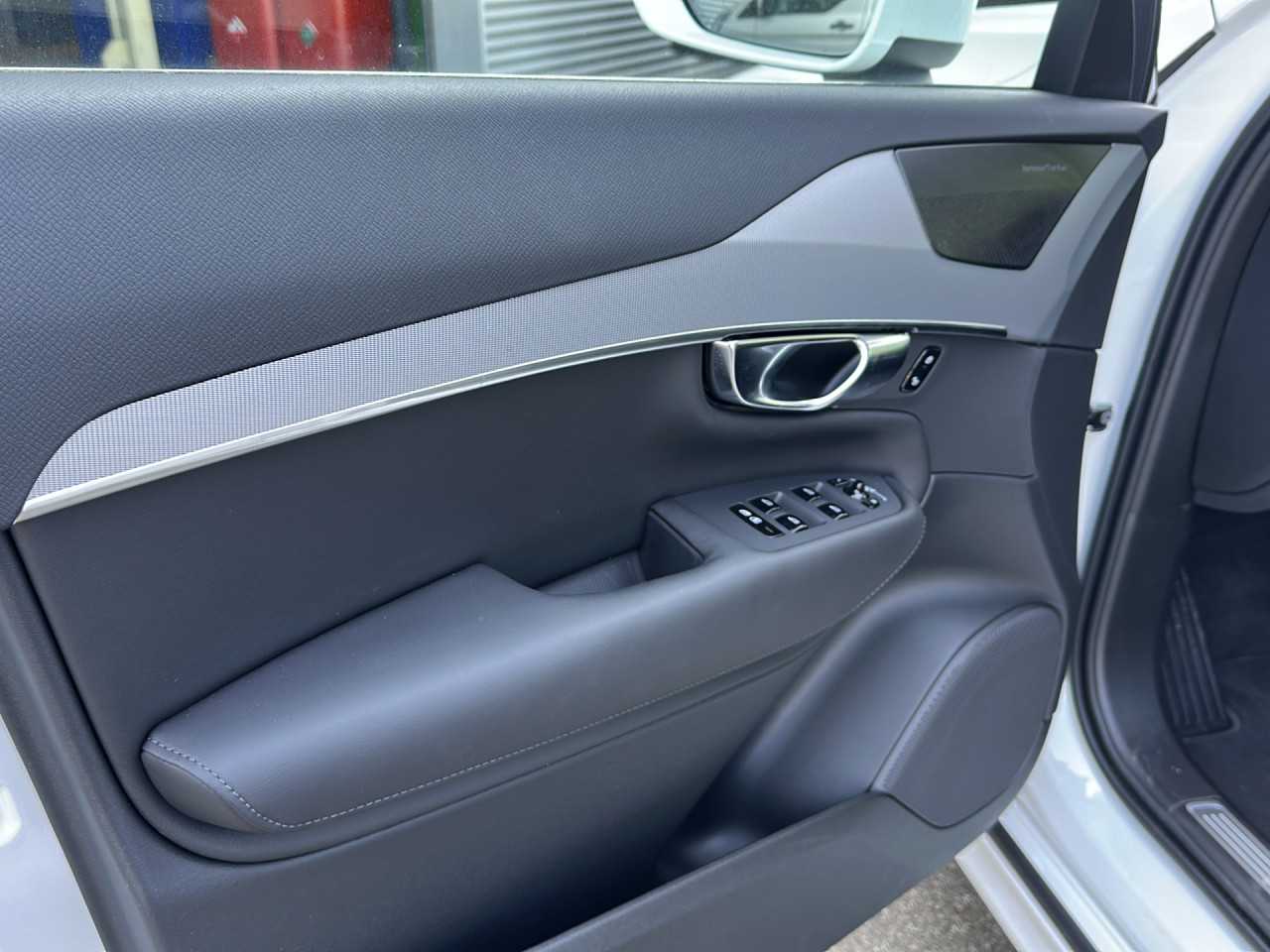 Volvo  XC90 LED Vollleder Klima Standhzg Einparkhilfe el. Fenster