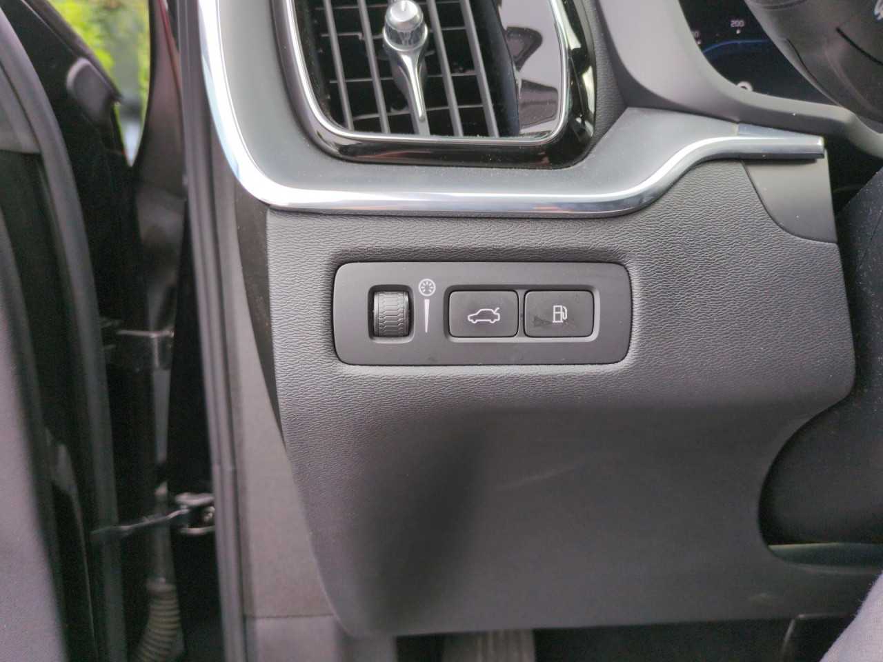 Volvo  XC60 Bluetooth Navi LED Vollleder Klima Einparkhilfe el. Fenster