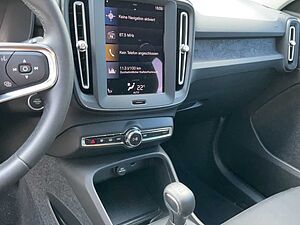 Volvo  XC 40 Essential 2WD Bluetooth Navi LED Klima Einparkhilfe el. Fenster