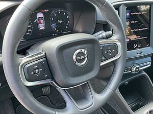 Volvo  XC 40 Essential 2WD Bluetooth Navi LED Klima Einparkhilfe el. Fenster