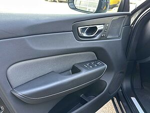 Volvo  XC 60 R Design 2WD Bluetooth Navi LED Klima Einparkhilfe el. Fenster