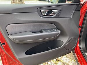 Volvo  XC 60 R Design AWD Bluetooth Navi LED Klima Einparkhilfe el. Fenster