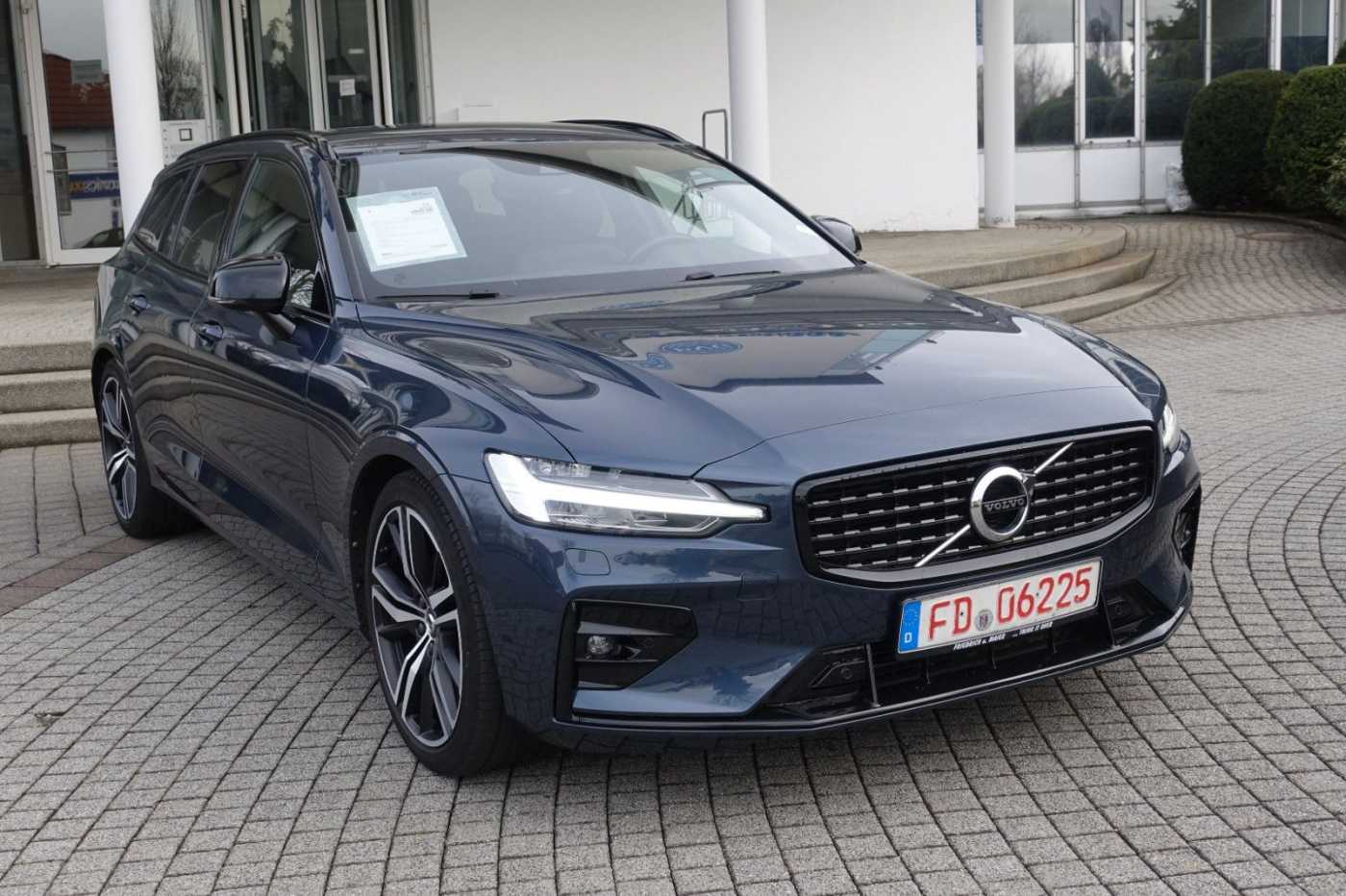 Volvo  V60 R-Design, B4 Mild-Hybrid Diesel