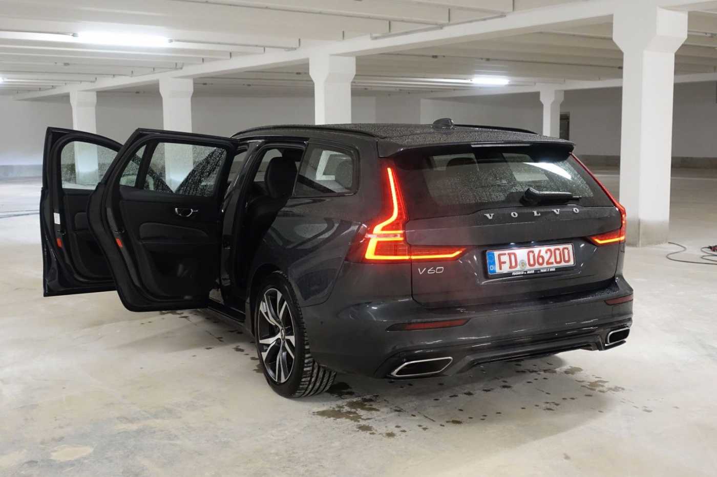 Volvo  V60 T6 TWIN ENGINE AWD Automatikgetriebe (186+65kW/253+87PS) R-Design