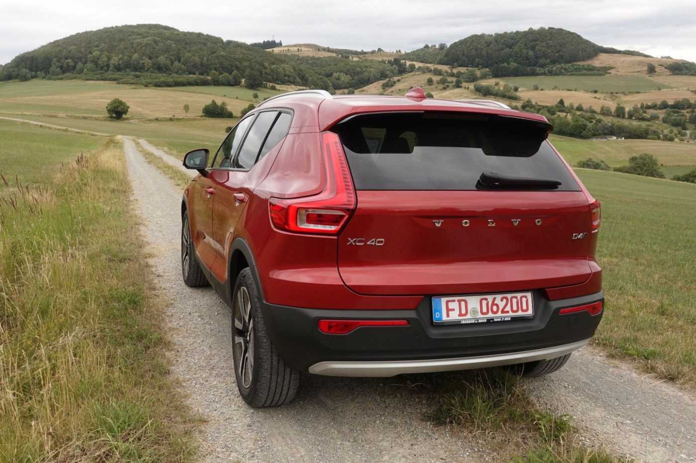 Volvo  XC40 D4 AWD Automatikgetriebe (140kW/190PS) Momentum Pro