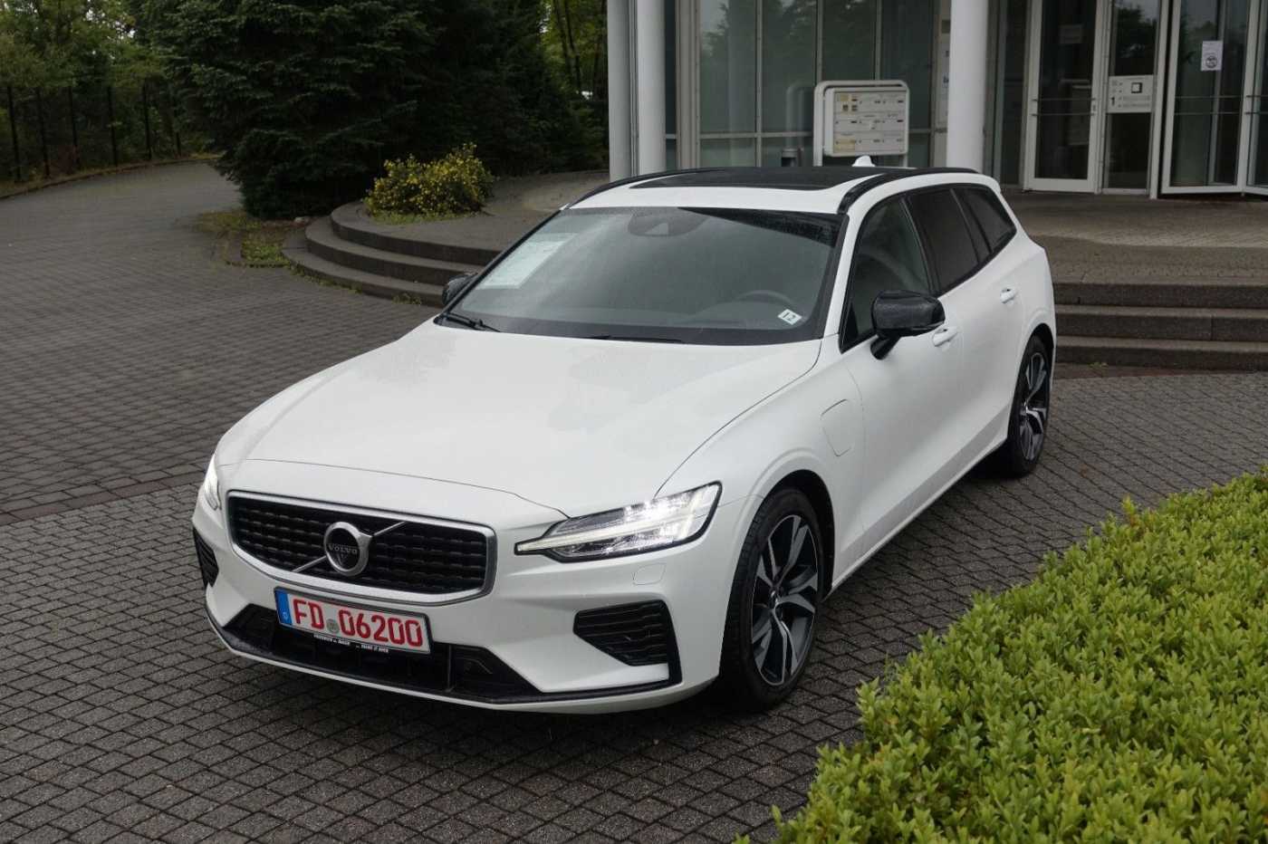 Volvo  T8  AWD R Design Plug-In Hybrid/AHK/Pano/36o°