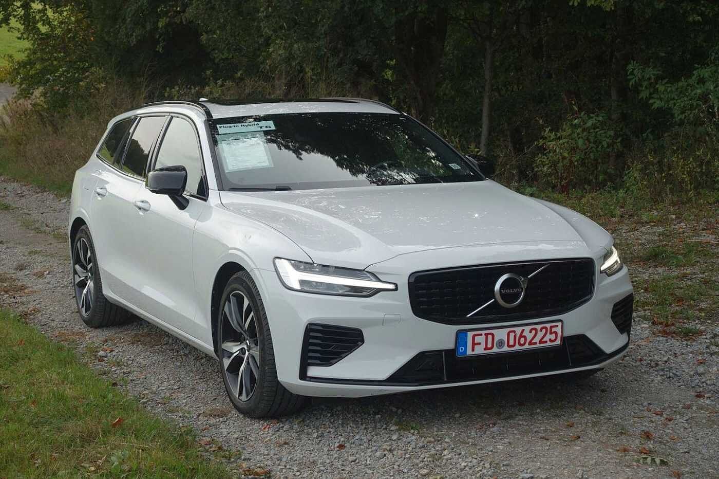 Volvo  T6 PHEV AWD R-Design HUD*AHK*PANO*RFK