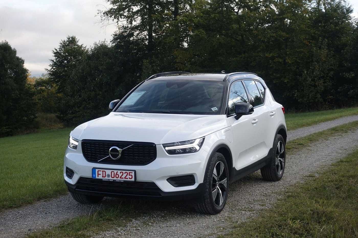 Volvo  R Design Recharge Plug-In Hybrid 2WD